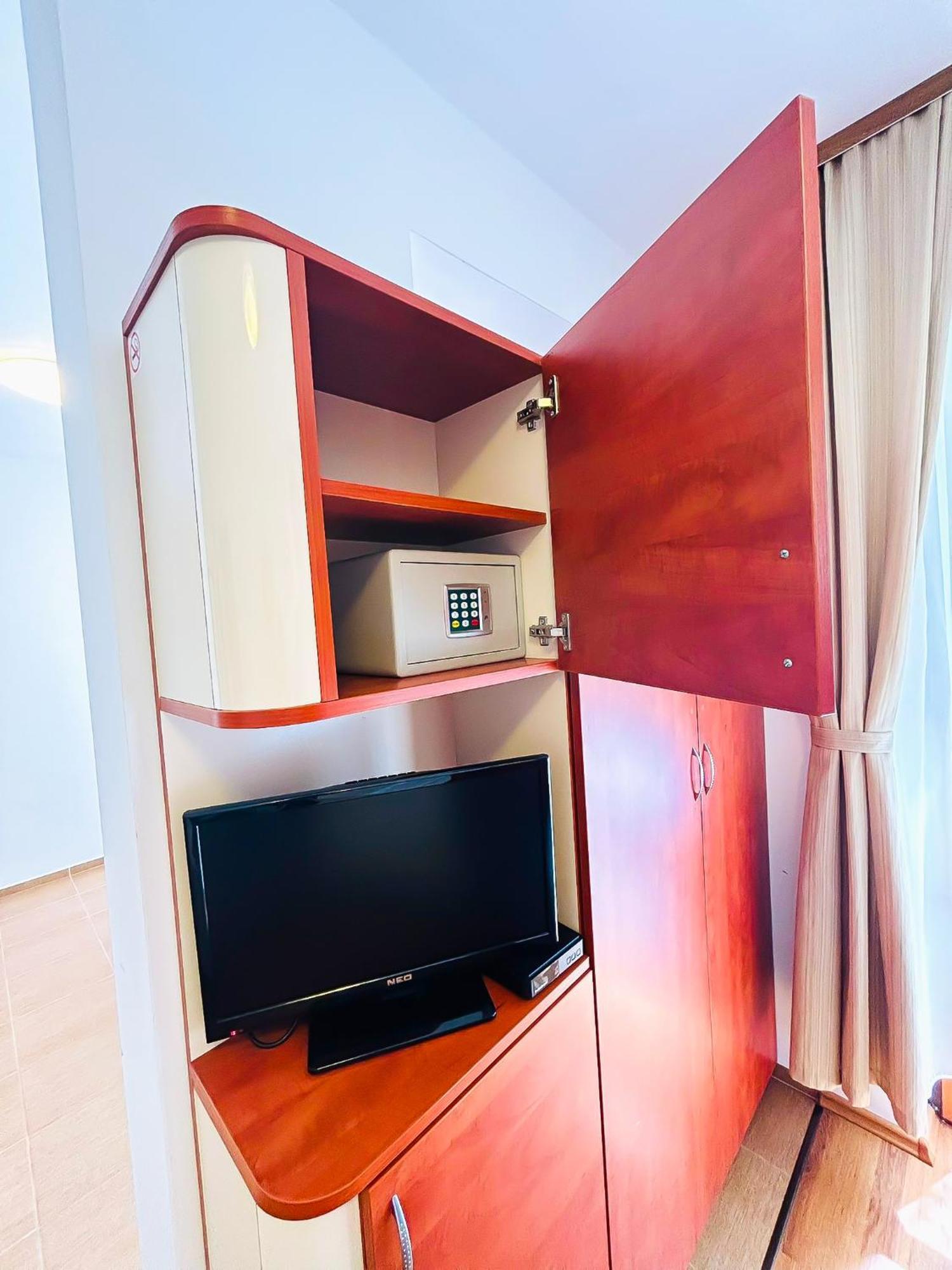 Family Hotel Helios Slăntjev Brjag Exteriör bild