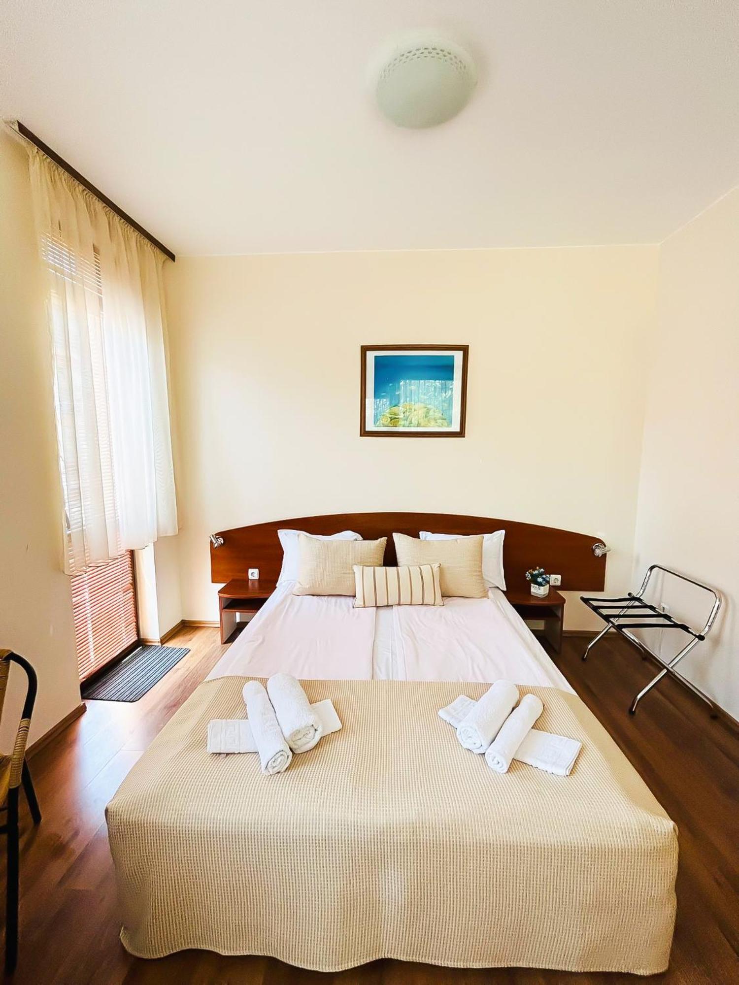Family Hotel Helios Slăntjev Brjag Exteriör bild