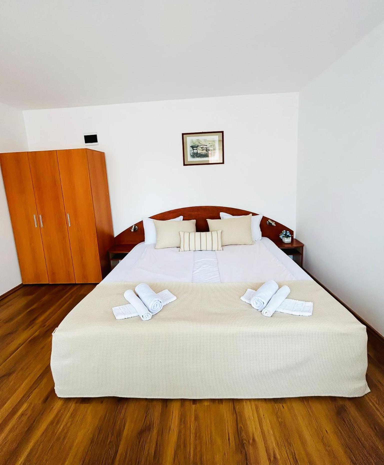 Family Hotel Helios Slăntjev Brjag Exteriör bild
