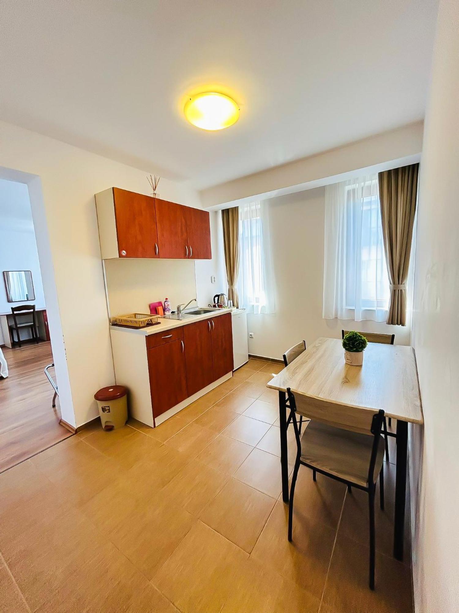 Family Hotel Helios Slăntjev Brjag Exteriör bild