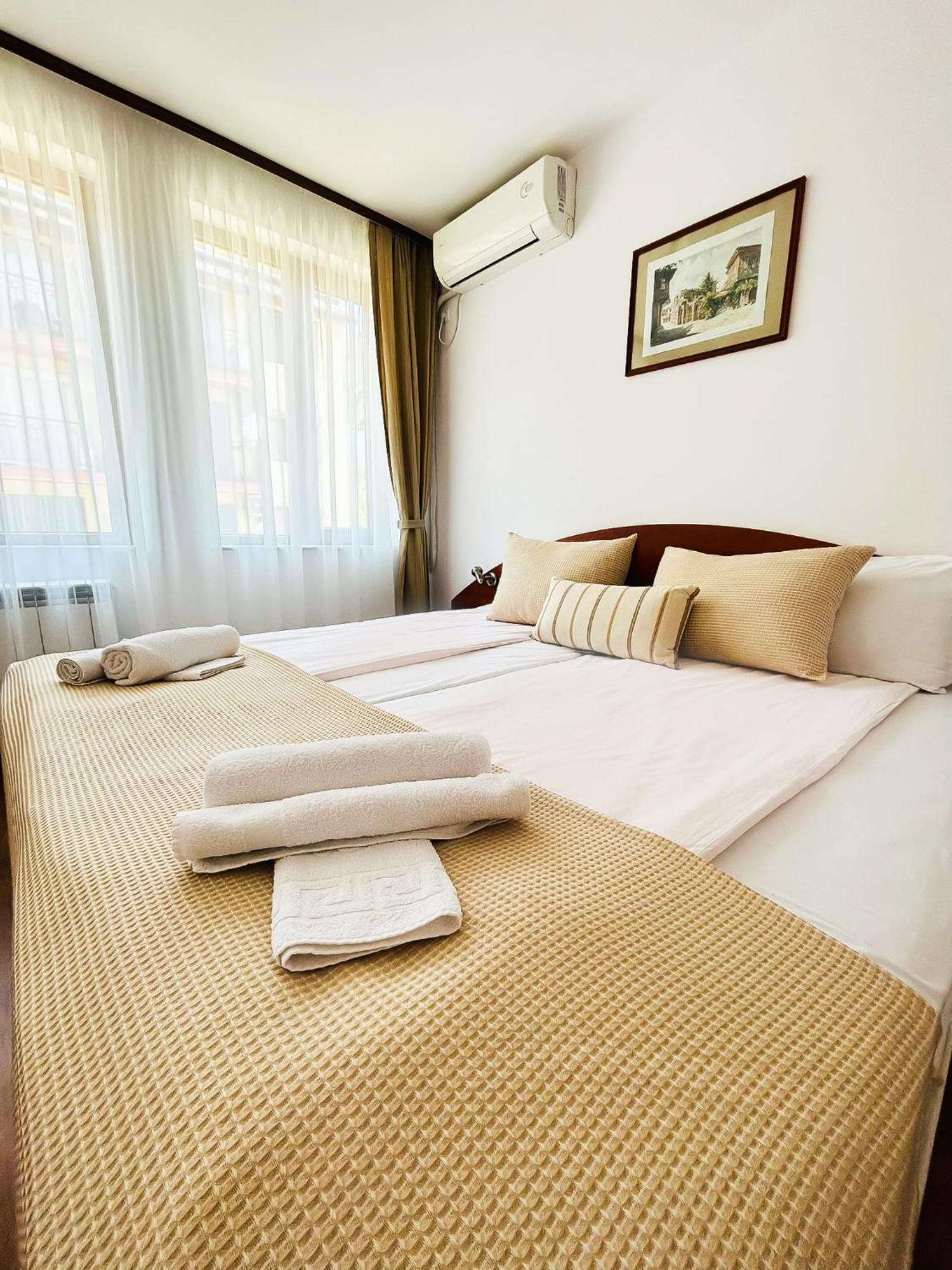 Family Hotel Helios Slăntjev Brjag Exteriör bild