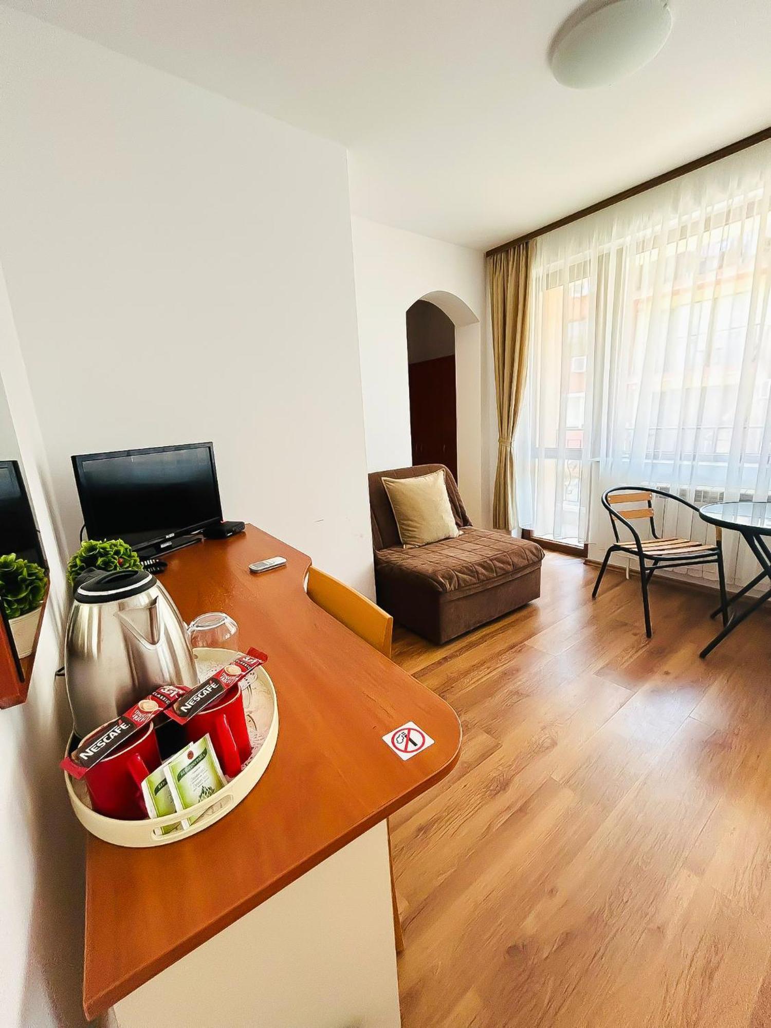Family Hotel Helios Slăntjev Brjag Exteriör bild