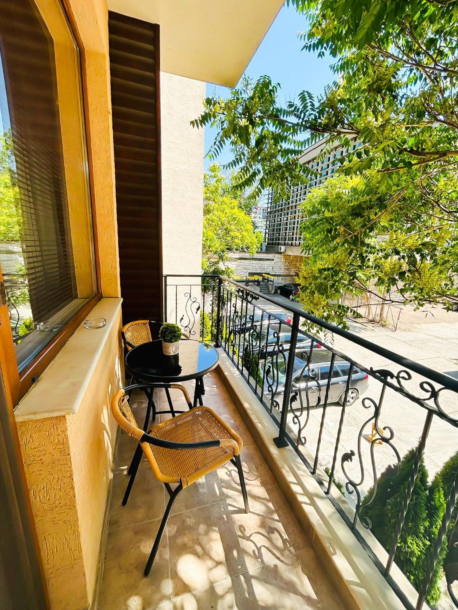 Family Hotel Helios Slăntjev Brjag Exteriör bild
